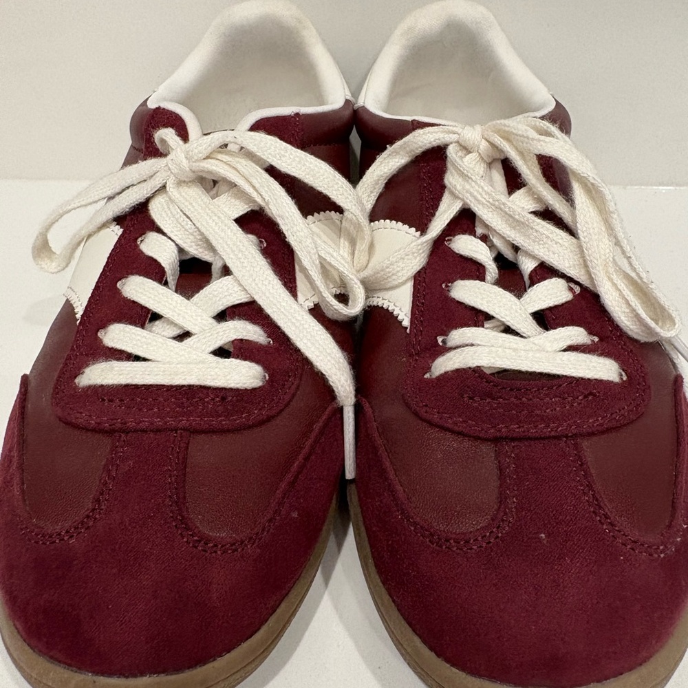 Universal Thread Burgundy Red With White Stripe Sneakers Size 10